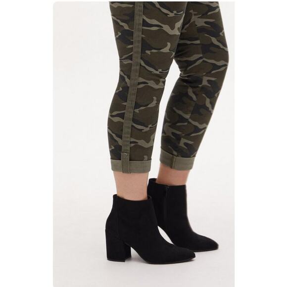 Torrid Women's Pants Cropped Aviator Camo Size 20 Twill Skinny NWT - Picture 4 of 10